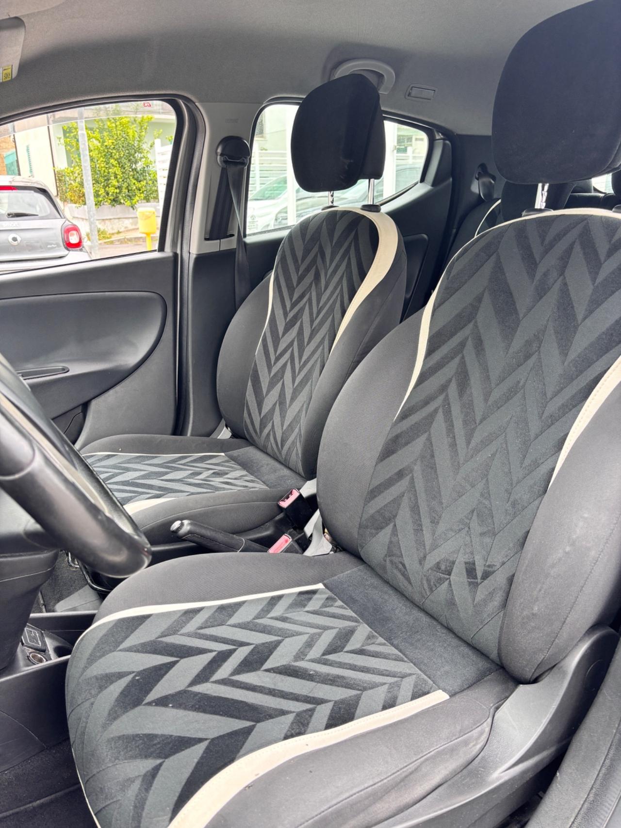 Lancia Ypsilon 1.3 MJT 16V 95 CV 5 porte S&S Silver