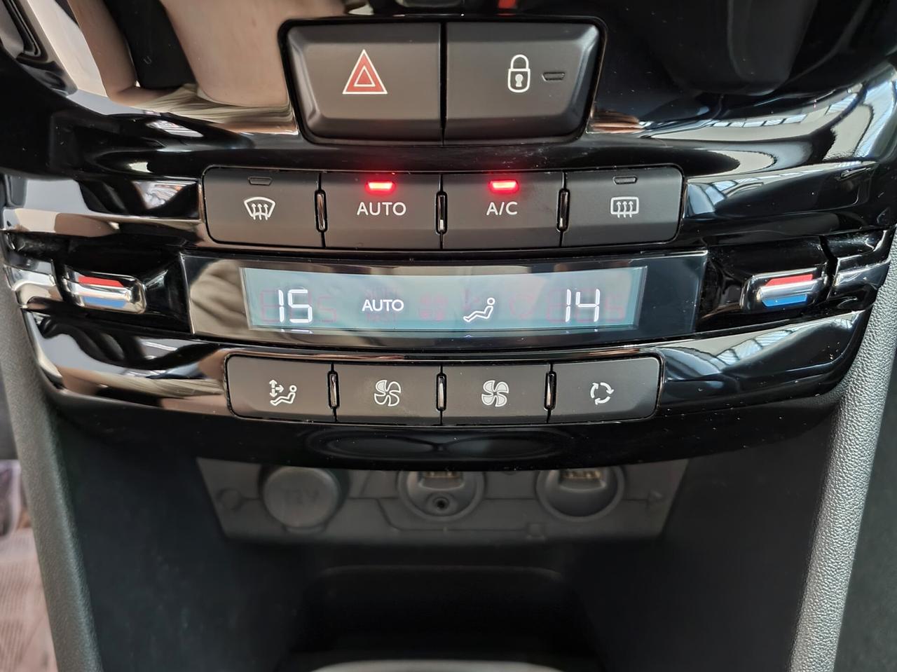 Peugeot 208 1.2 VTi 82 CV Allure 2012