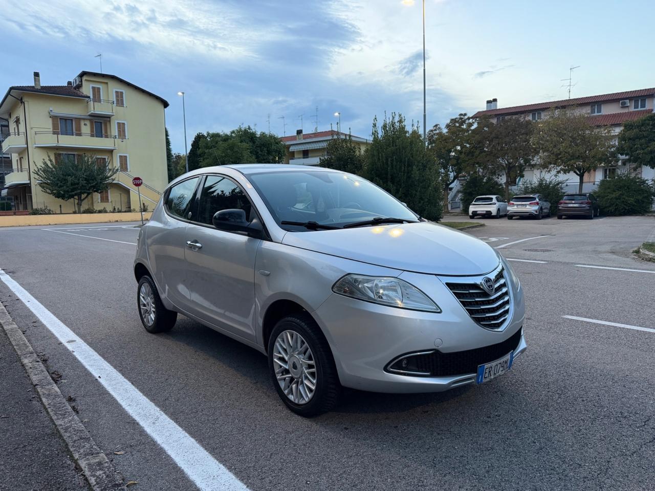 Lancia Ypsilon 0.9 TwinAir 85 CV 5 porte Metano Ecochic Gold