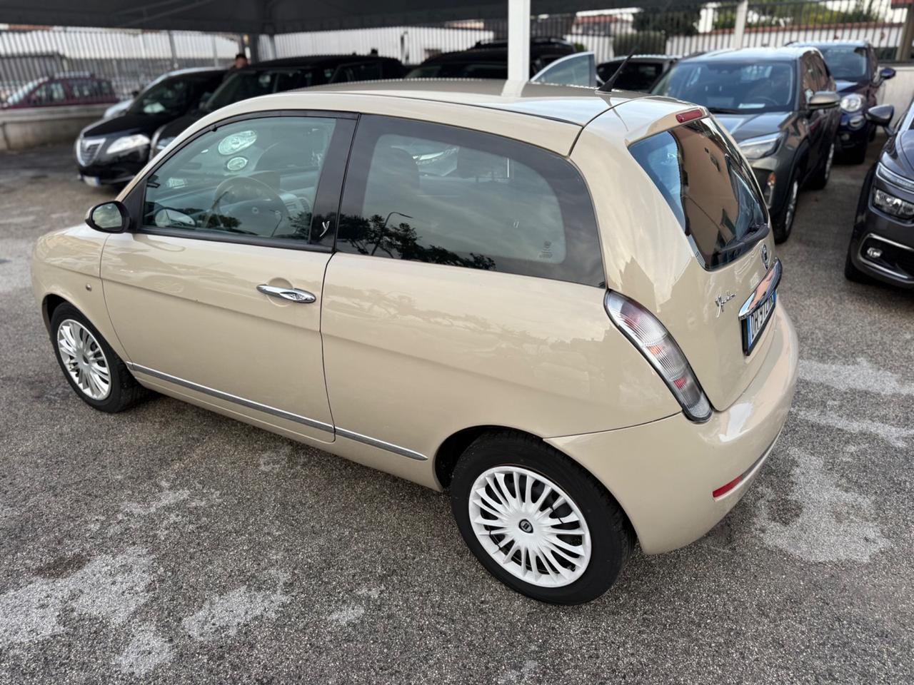 Lancia Ypsilon 1.4 16V Oro Giallo Perfetta