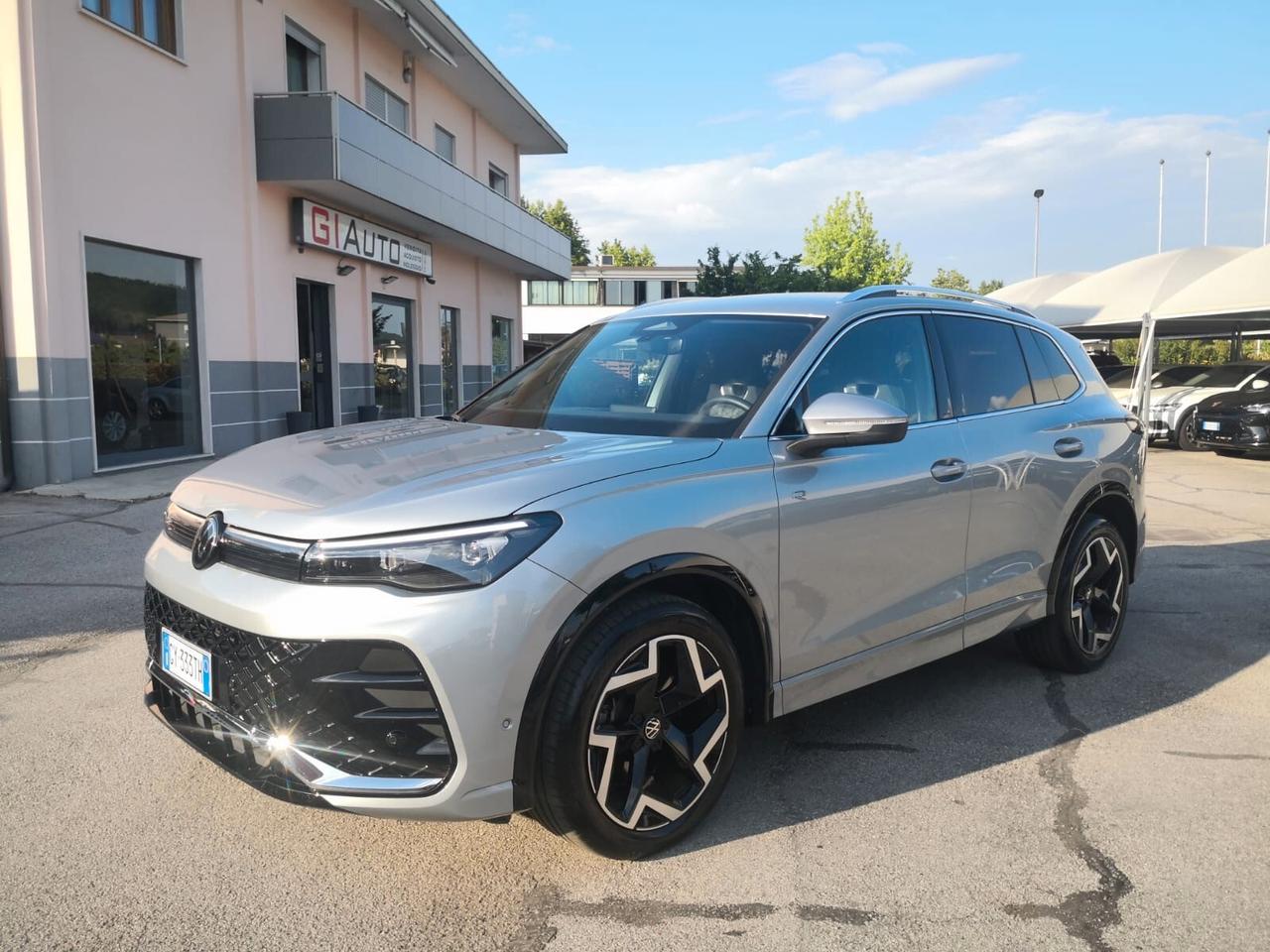 Volkswagen Tiguan 2.0 TDI 150 CV DSG R-Line ***GARANZIA VW***