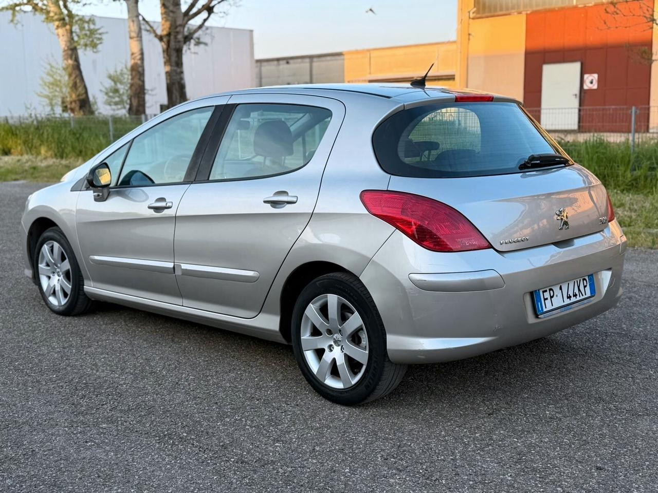 Peugeot 308 1.6 HDi 90CV 5p. Tecno
