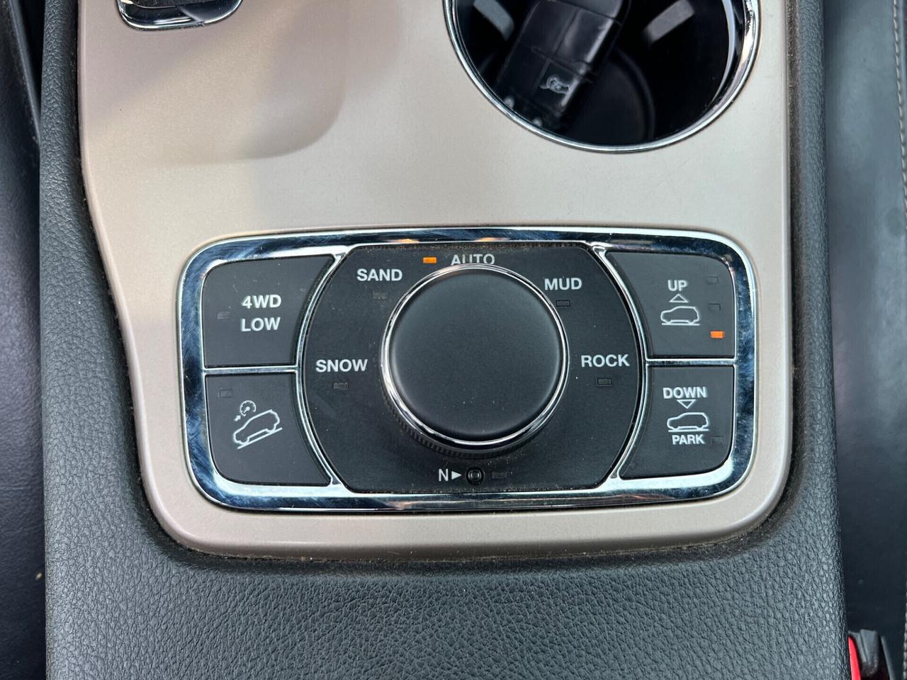 Jeep Grand Cherokee Overland FULL-OPTIONAL