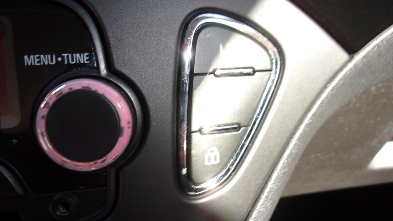 Opel Corsa 1.4 90CV GPL Tech 5 porte b-Color