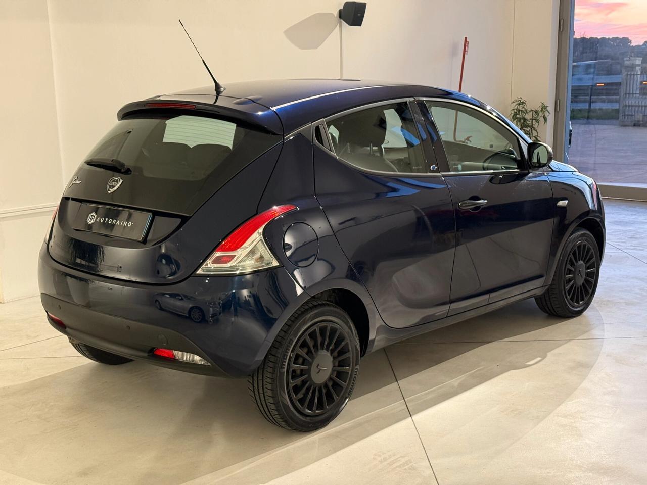 Lancia Ypsilon 1.2 69 CV 5 porte GPL Ecochic Elefantino Blu