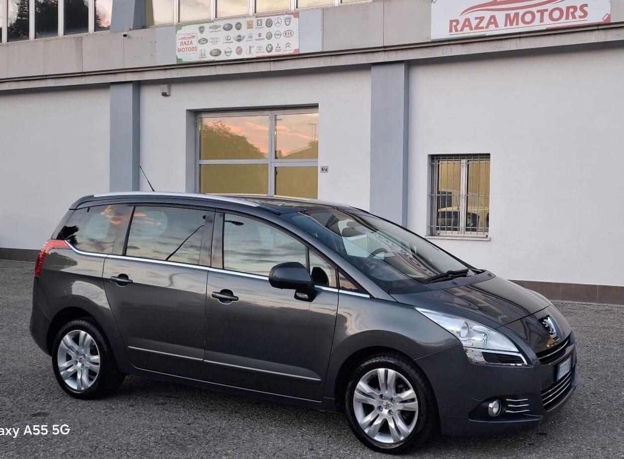 Peugeot 5008 1.6 HDi 112CV cambio robotizzato Tecno