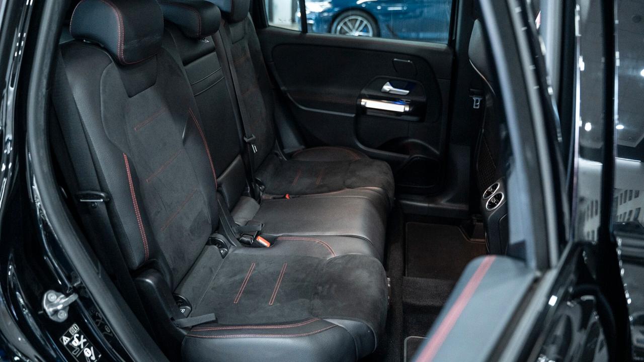 Mercedes-benz GLB 200 D PREMIUM PLUS AMG TETTO PACK LUCI XENON NAVI FULL OPTIONAL