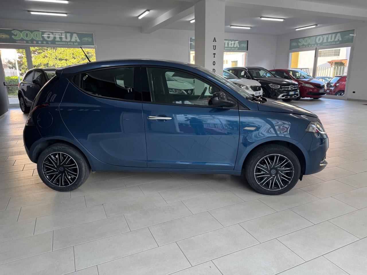 Lancia Ypsilon 1.0 FireFly 5 porte S&S Hybrid Silver Plus