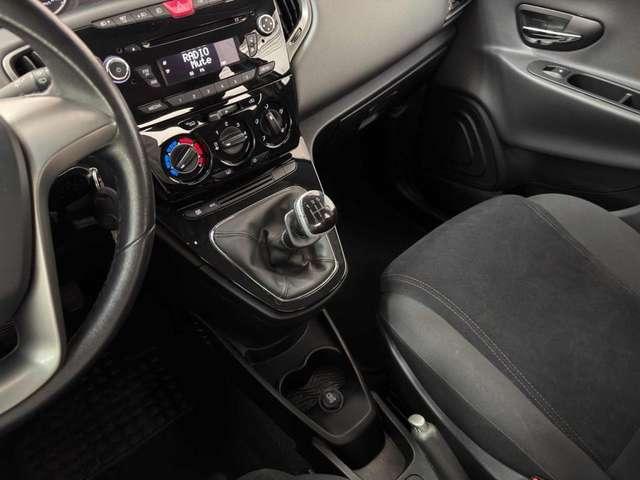 Lancia Ypsilon 0.9 TwinAir 85 CV 5 porte S&S Platinum