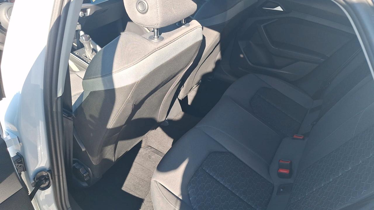 Audi A1 SPB 30 TFSI S tronic Identity Black SOLI 12000KM !!!