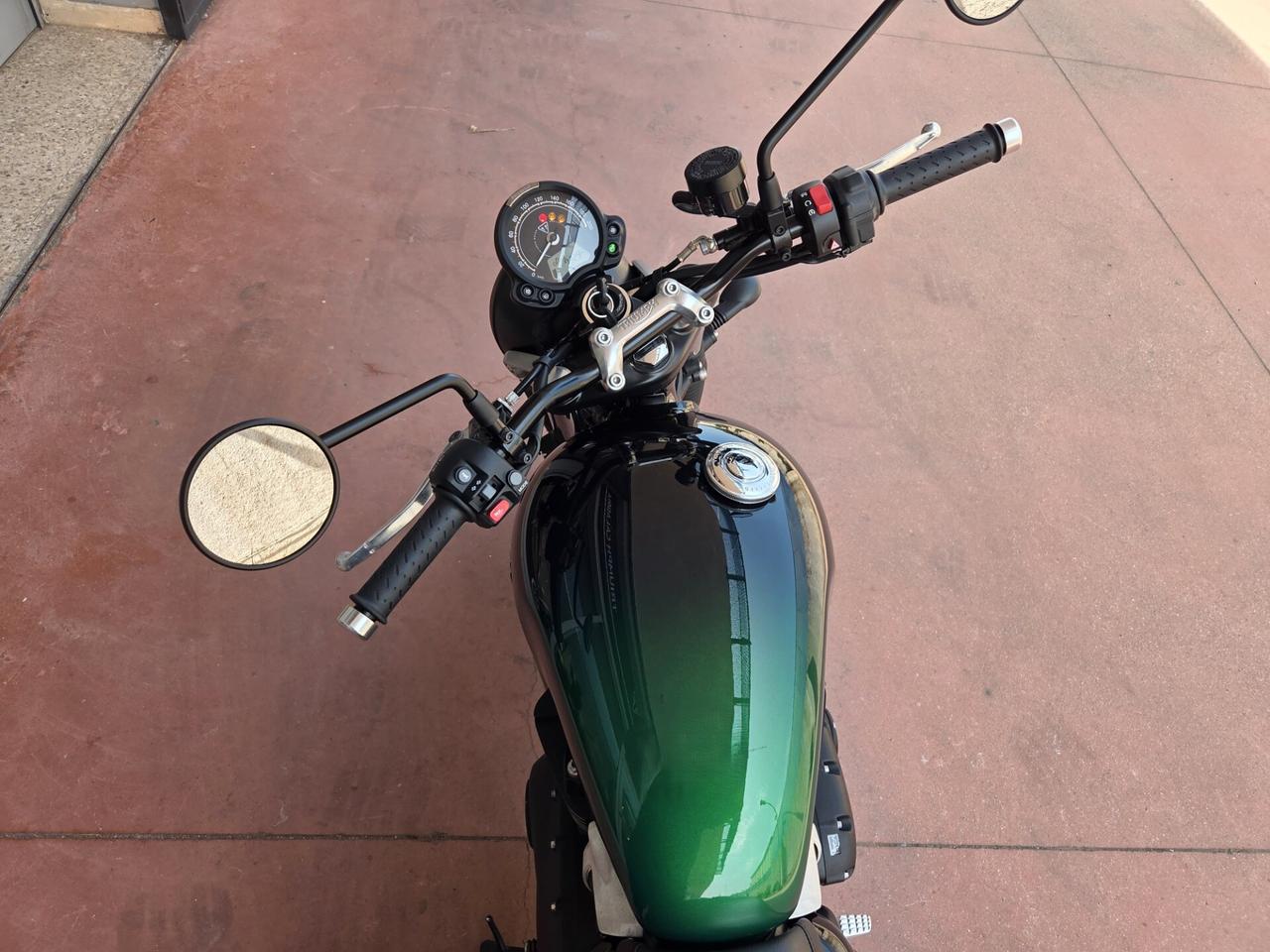 Triumph Speed Twin 900 Stealth Edition