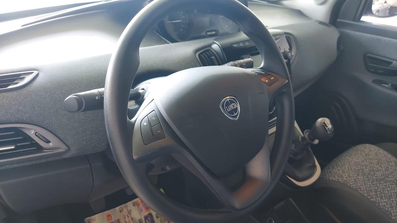 Lancia Ypsilon 1.0 FireFly 5 porte S&S Hybrid Silver Plus - Nessun vincolo