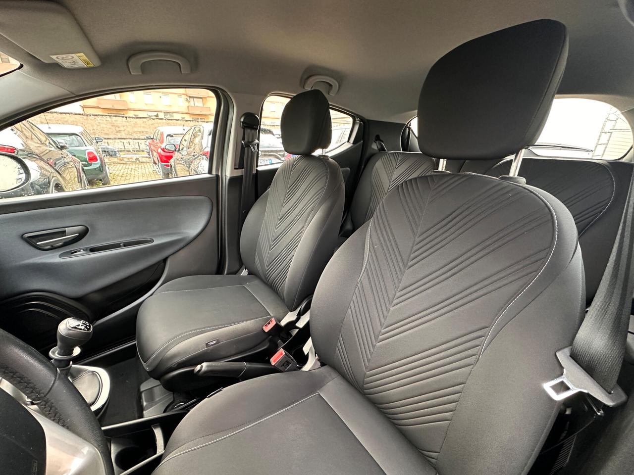 Lancia Ypsilon 1.0 Hybrid Ecochic Gold