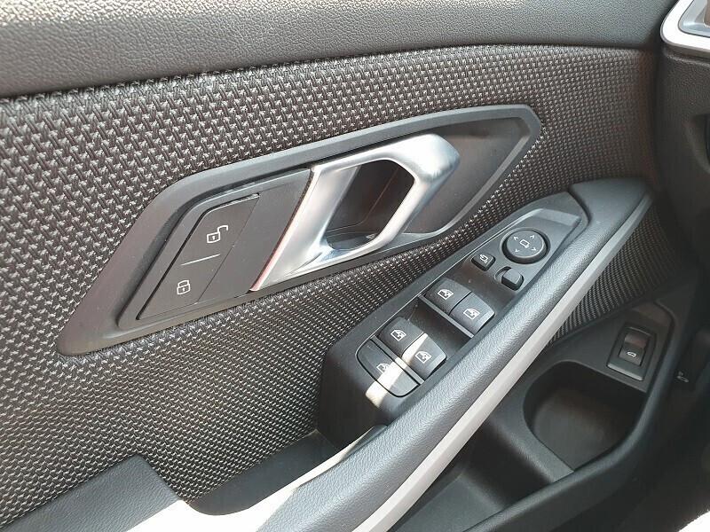 BMW 316d Touring 122 Mild-Hybrid Auto LED KM 6.251