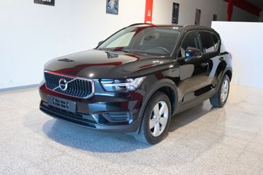 VOLVO XC40 2.0D D3 150CV 6M. MOMENTUM CORE ( FARI LED - COCKPIT - CRUISE - MIRROR - NAVI - SENSORI POST. - TELECAMERA POST. )