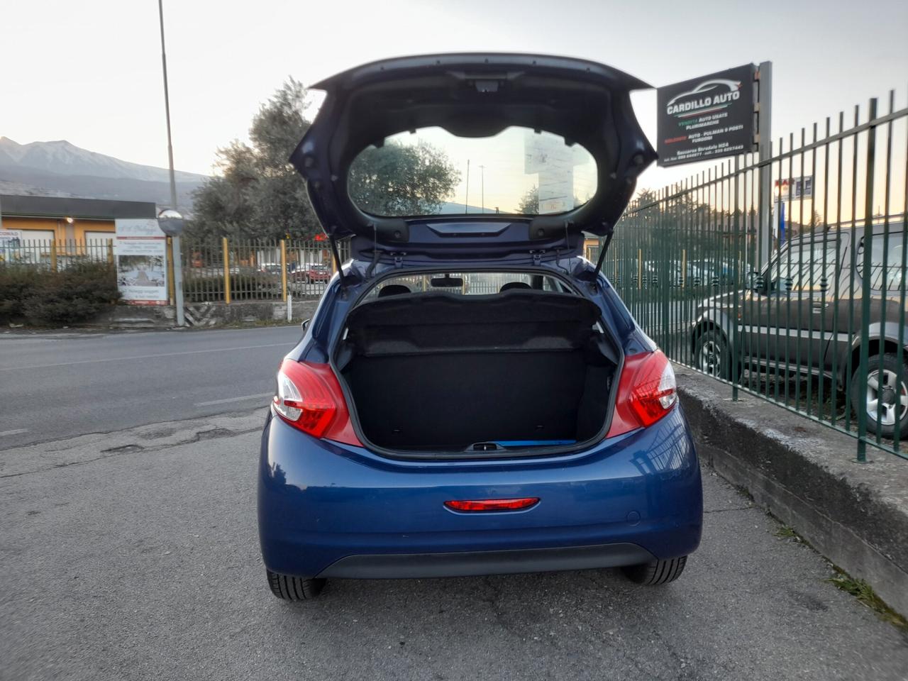 Peugeot 208 1.4 HDi 68 CV 5 porte lika