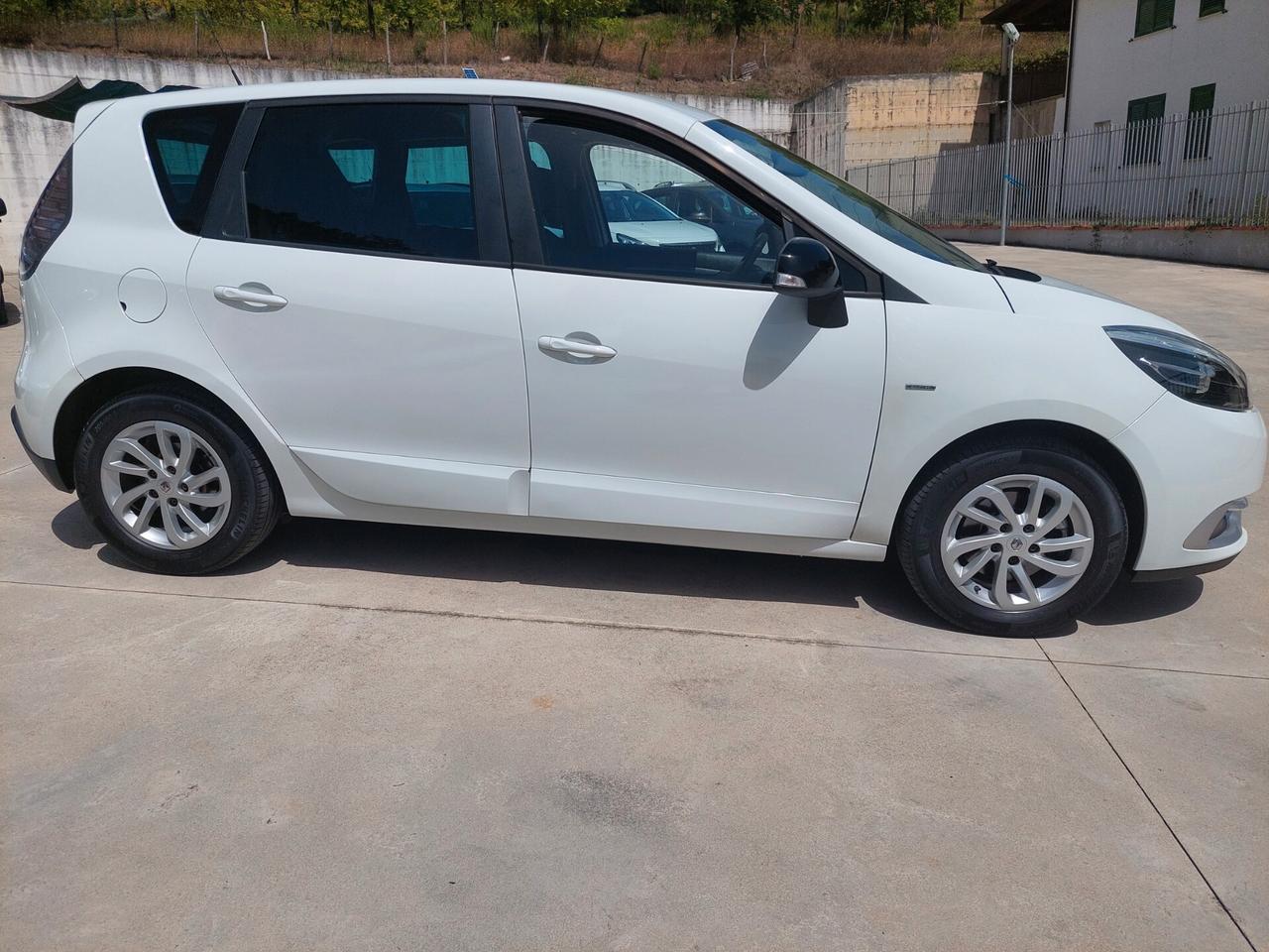 Renault Scenic XMod 1.5 dCi 110 CV Limited