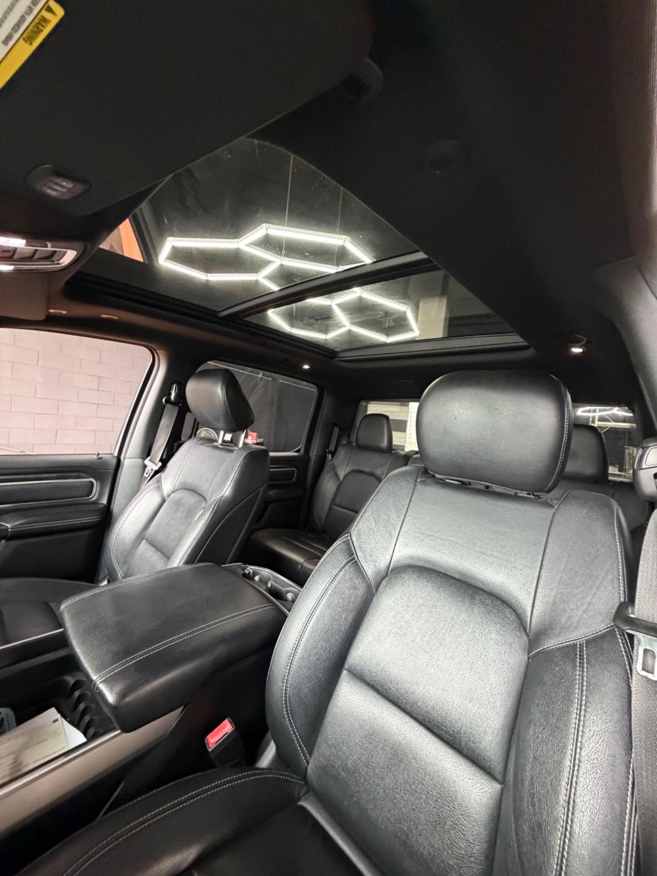 Dodge RAM 1500 5.7 V8 4x4 BIGHORN