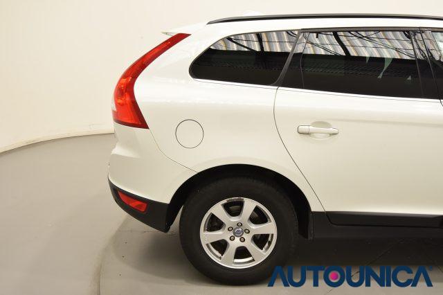 VOLVO XC60 2.0 DRIVe KINETIC TETTO