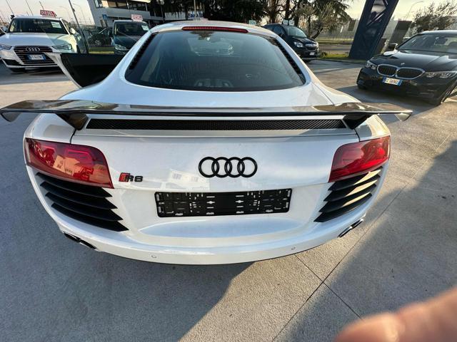 AUDI R8 4.2 V8 FSI quattro R tronic