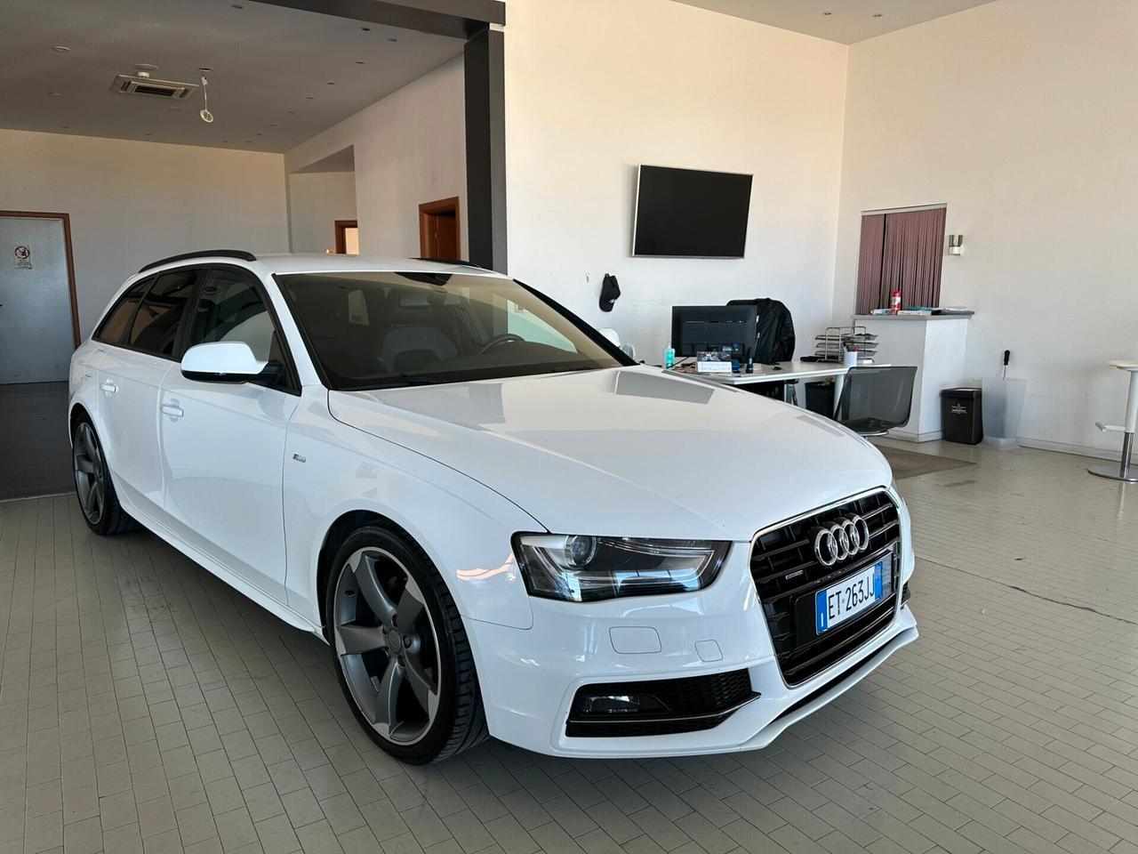 Audi A4 Avant 2.0 TDI 177CV quattro Business Plus S-LINE AUTOMATICA