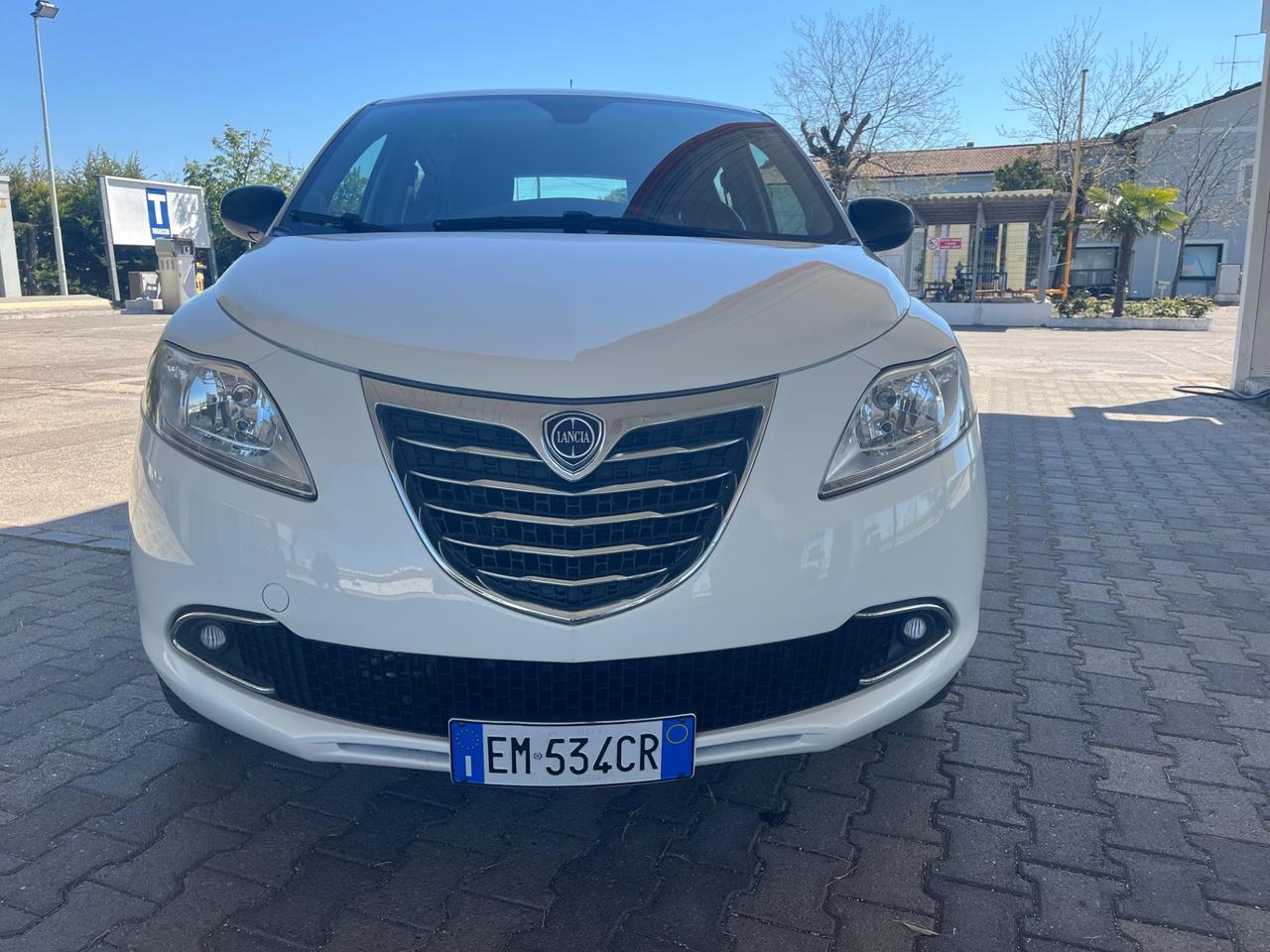 Lancia Ypsilon 0.9 TwinAir 85 CV 5 porte Metano Ecochic Gold