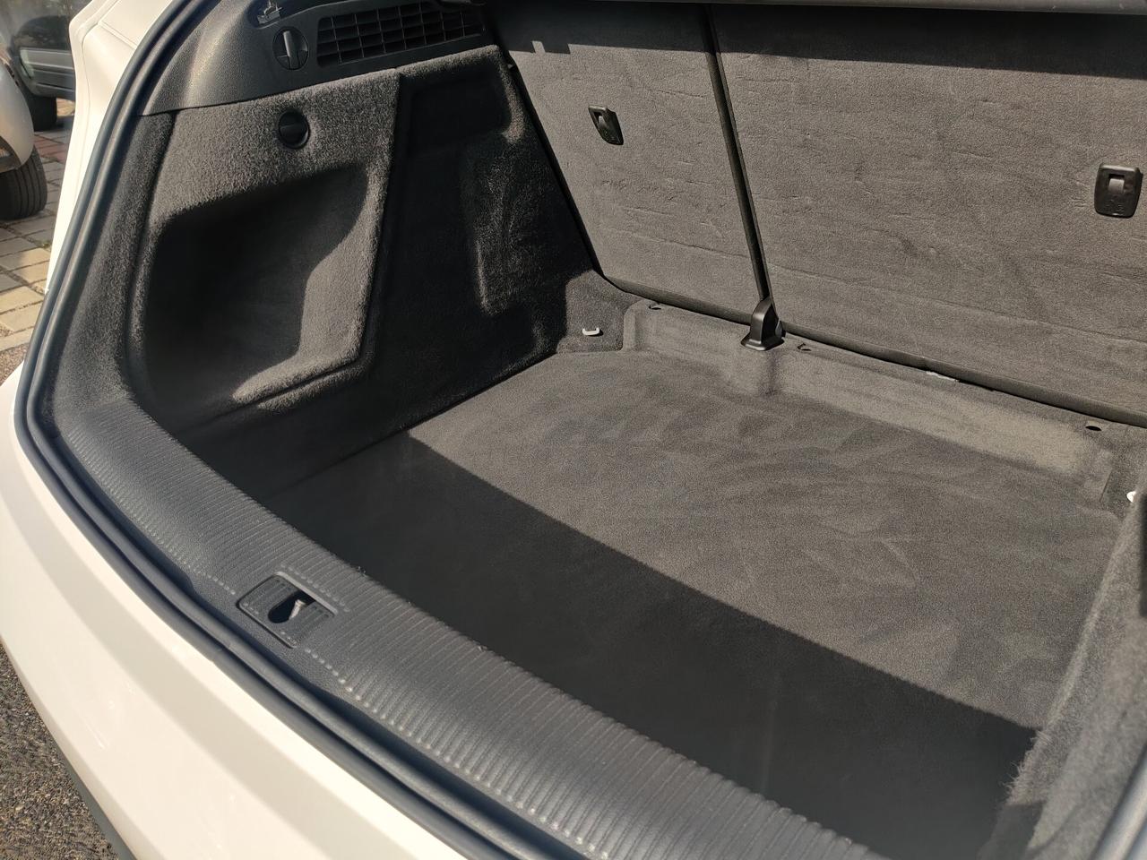 Audi Q3 2.0 TDI 120 CV Business