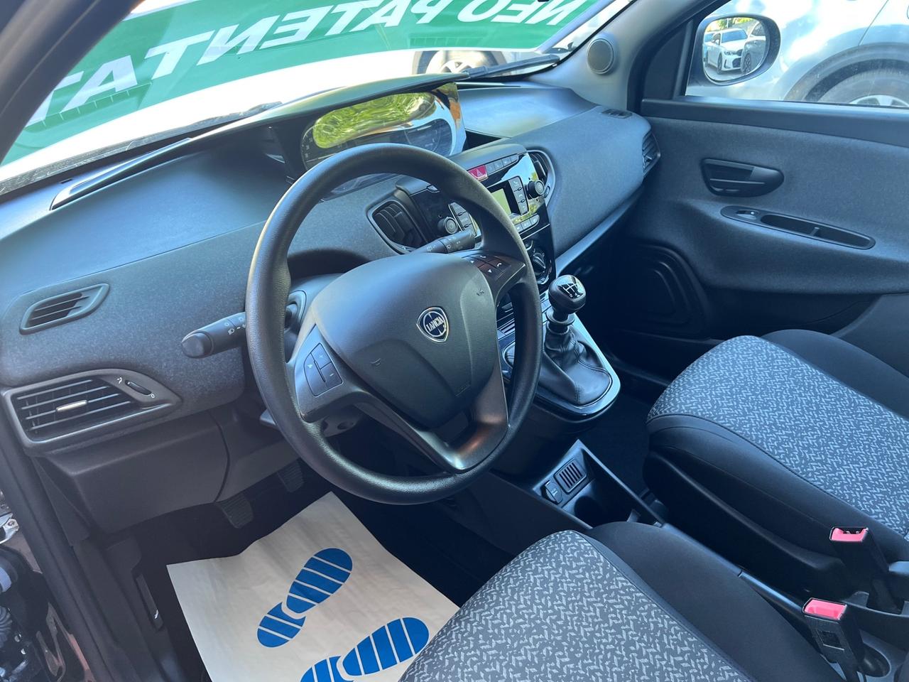 Lancia Ypsilon 1.0 FireFly 5 porte S&S Hybrid Ecochic Silver