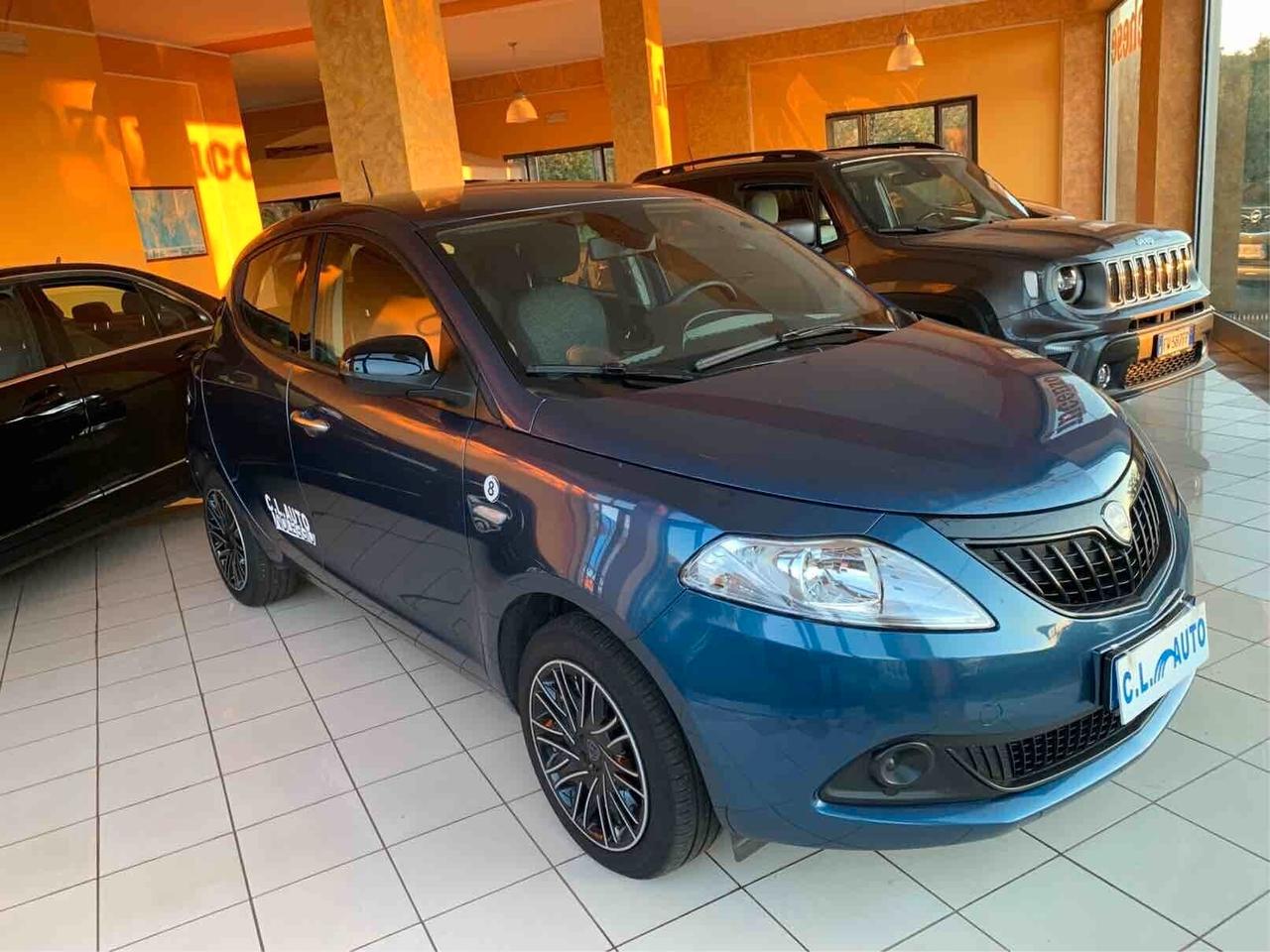 Lancia Ypsilon 1.0 Hybrid