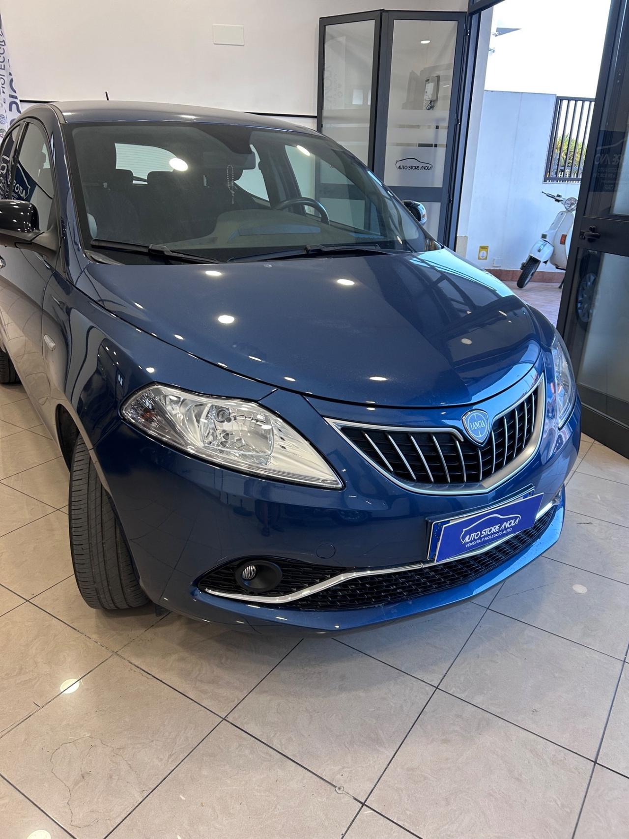Lancia Ypsilon 1.0 FireFly 5 porte S&S Hybrid Silver