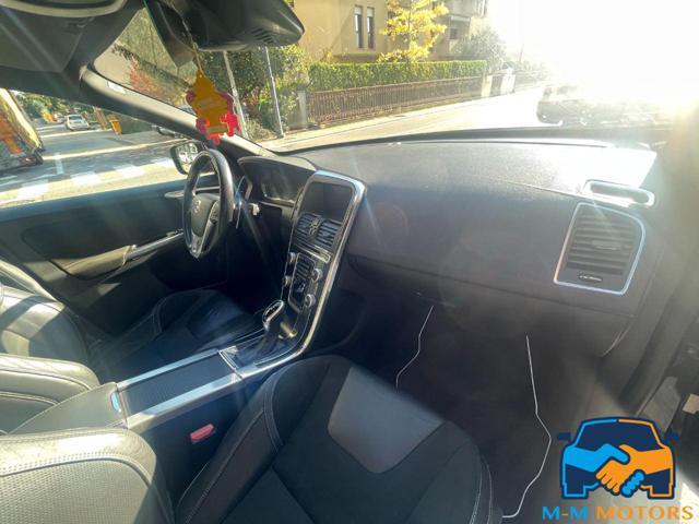 VOLVO XC60 D4 AWD doppio treno di gomme