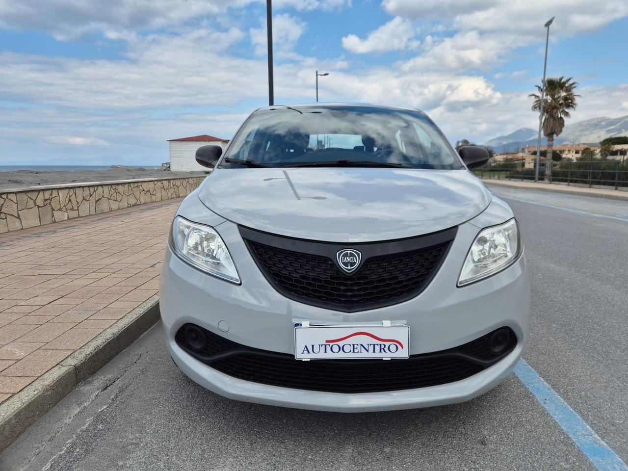 Lancia Ypsilon 1.0 FireFly 5 porte S&S Hybrid Ecochic Silver
