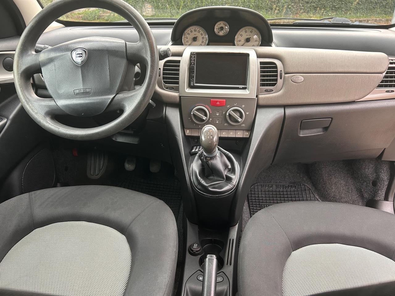 Lancia Ypsilon 1.2 16V Platino