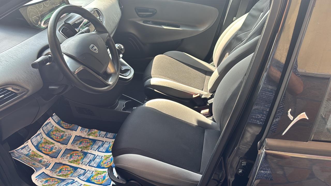 Lancia Ypsilon 1.2 69 CV 5 porte S&S Gold