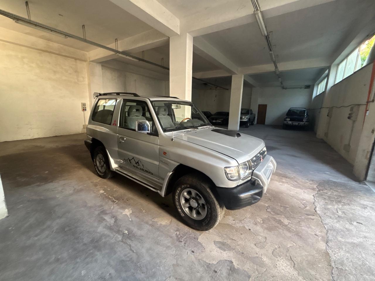 Mitsubishi Pajero 2.8 TDI MT GLS Target Autocarro