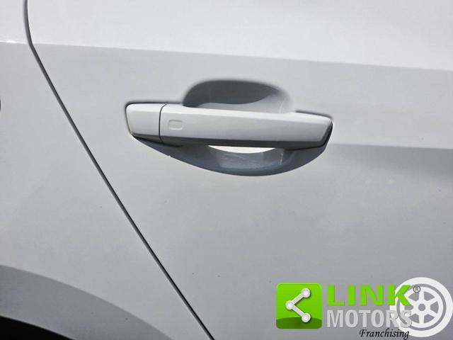 AUDI A1 25 1.0 95cv S Line Identity Black