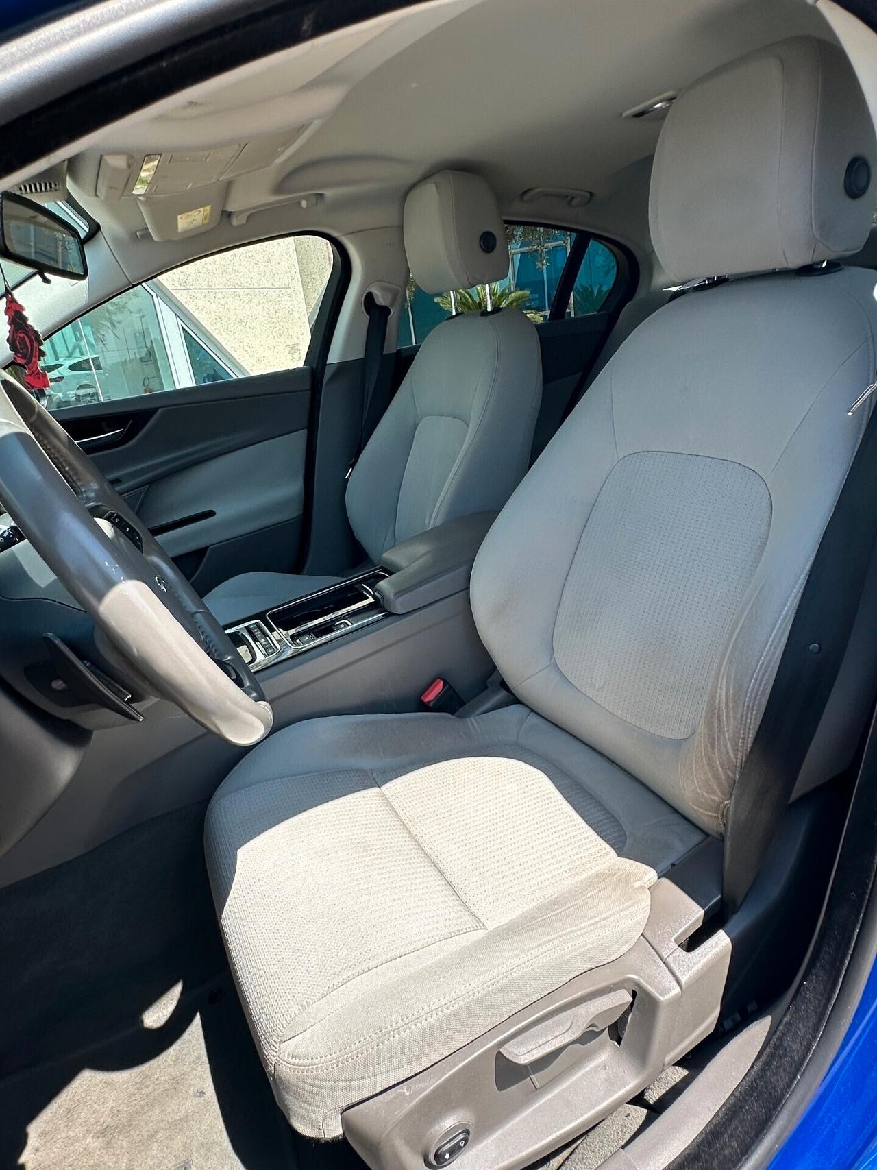 Jaguar XE Prestige 163cv offerta T-Stock prezzo imperdibile