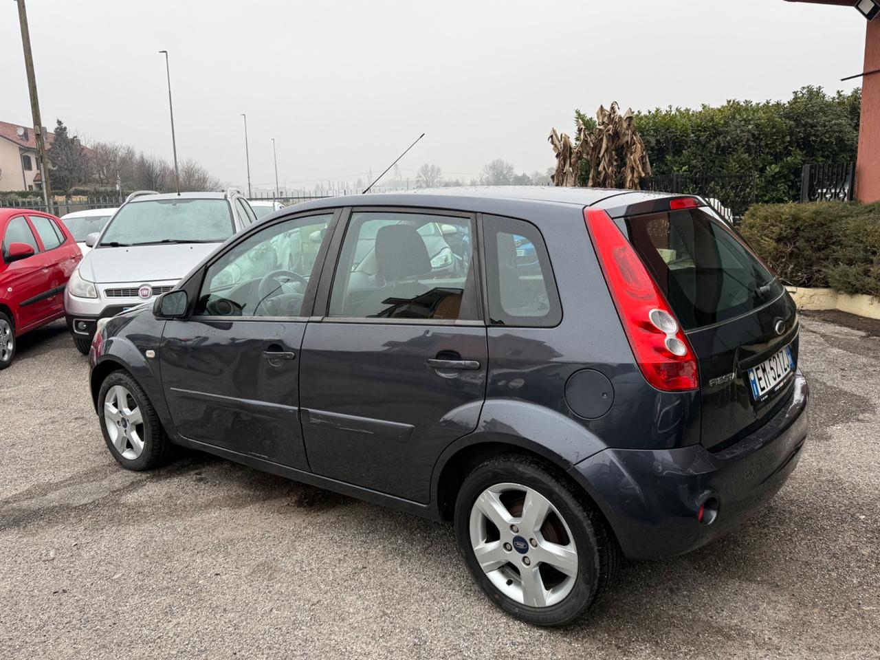 Ford Fiesta 1.2 16V 5p. Ghia