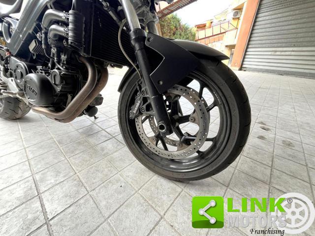 BMW F 800 R .