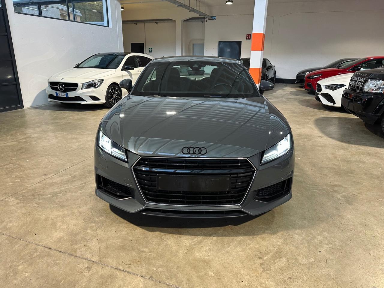 Audi TT Coupé 2.0 TDI S-line interno/esterno SEDILI RISC