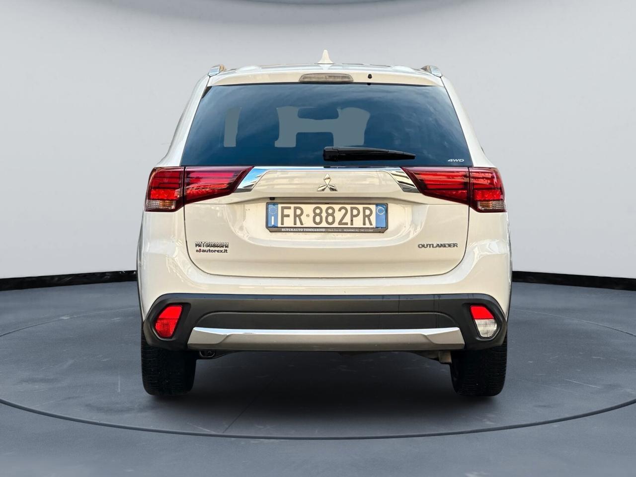 Mitsubishi Outlander 2.2 DI-D 4WD 7 POSTI