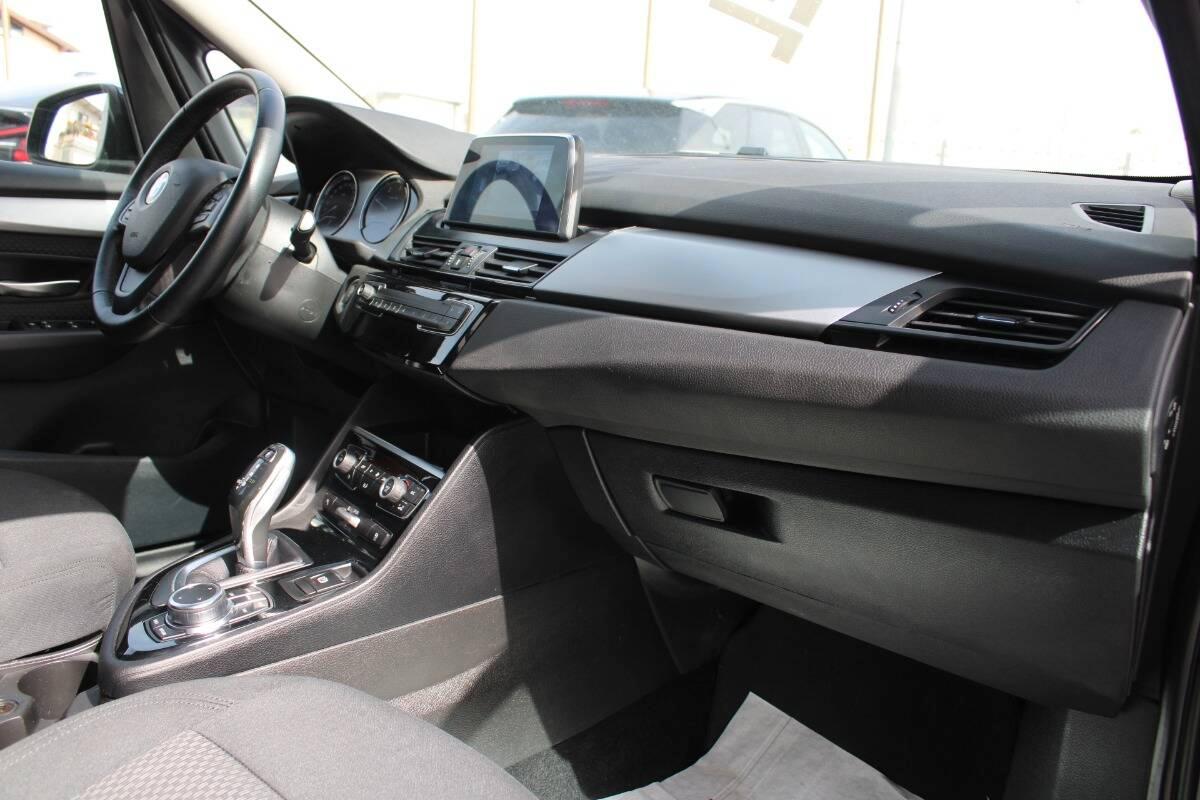BMW Serie 2 216d Business 7 posti con Navigatore