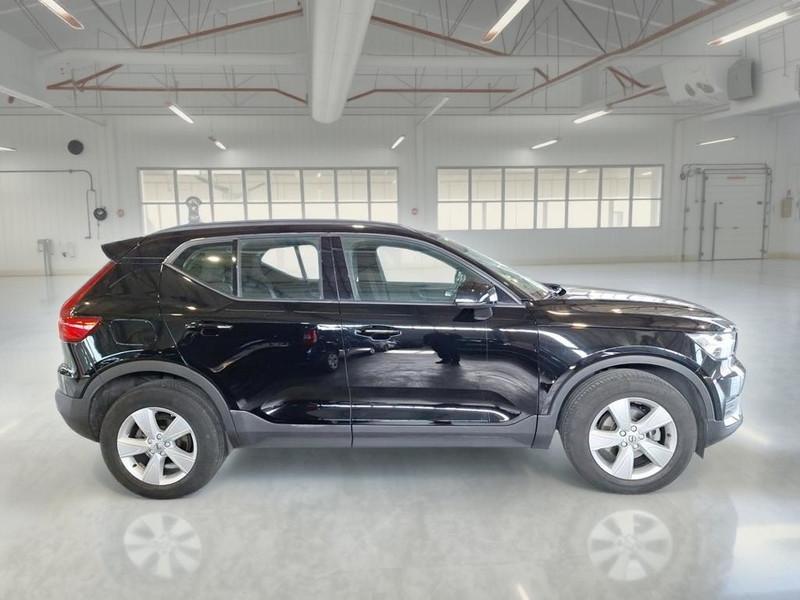 VOLVO XC40 T2 automatico Momentum Core