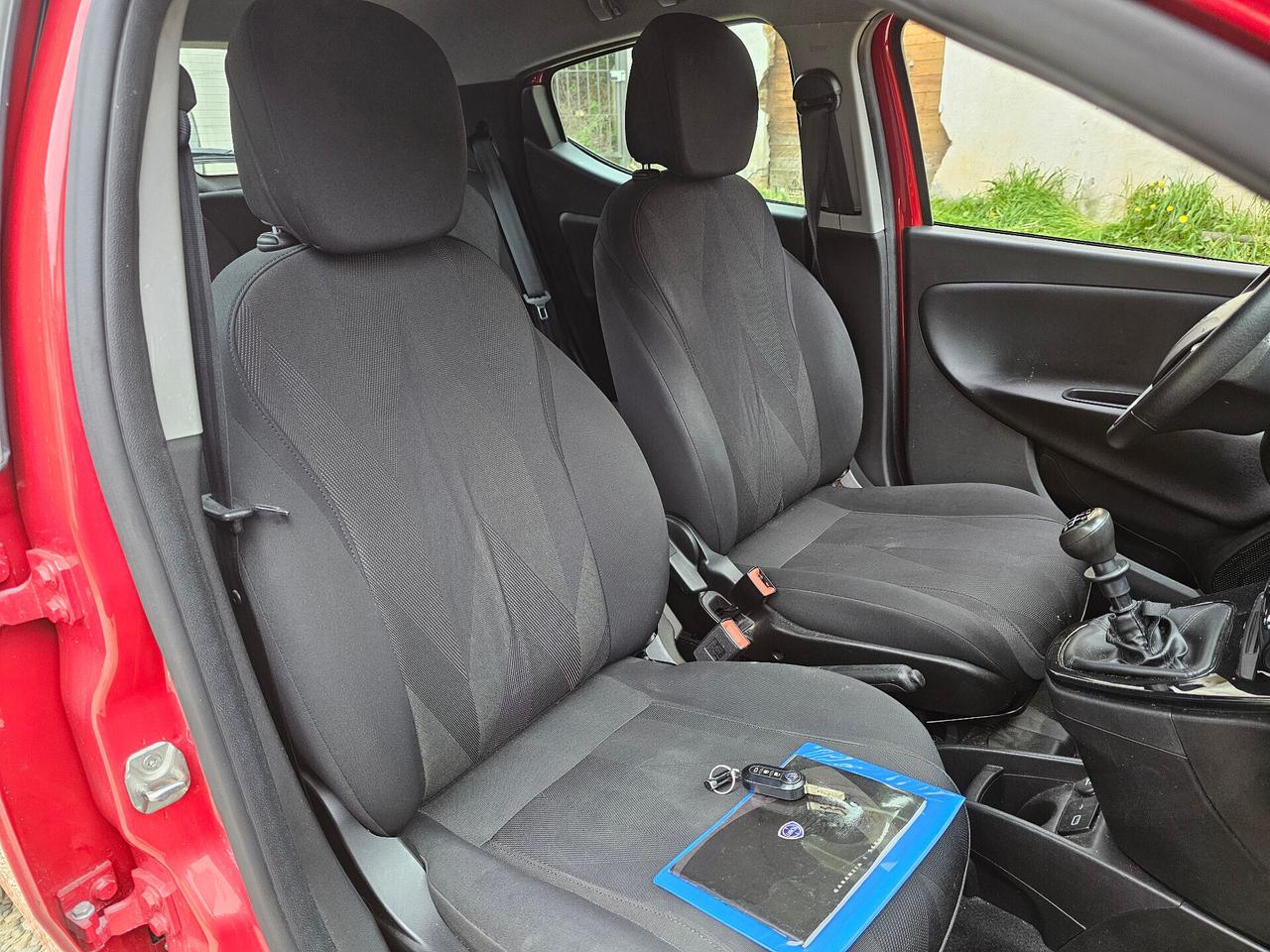 Lancia Ypsilon 1.0 FireFly 5 porte S&S Hybrid Ecochic Silver