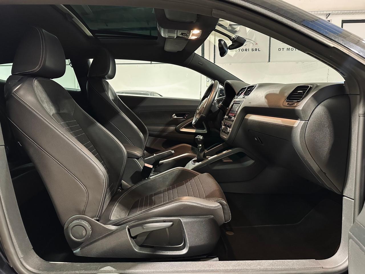 Volkswagen Scirocco 2.0 TDI TETTO-NAVI-UNICOPRIETARIO