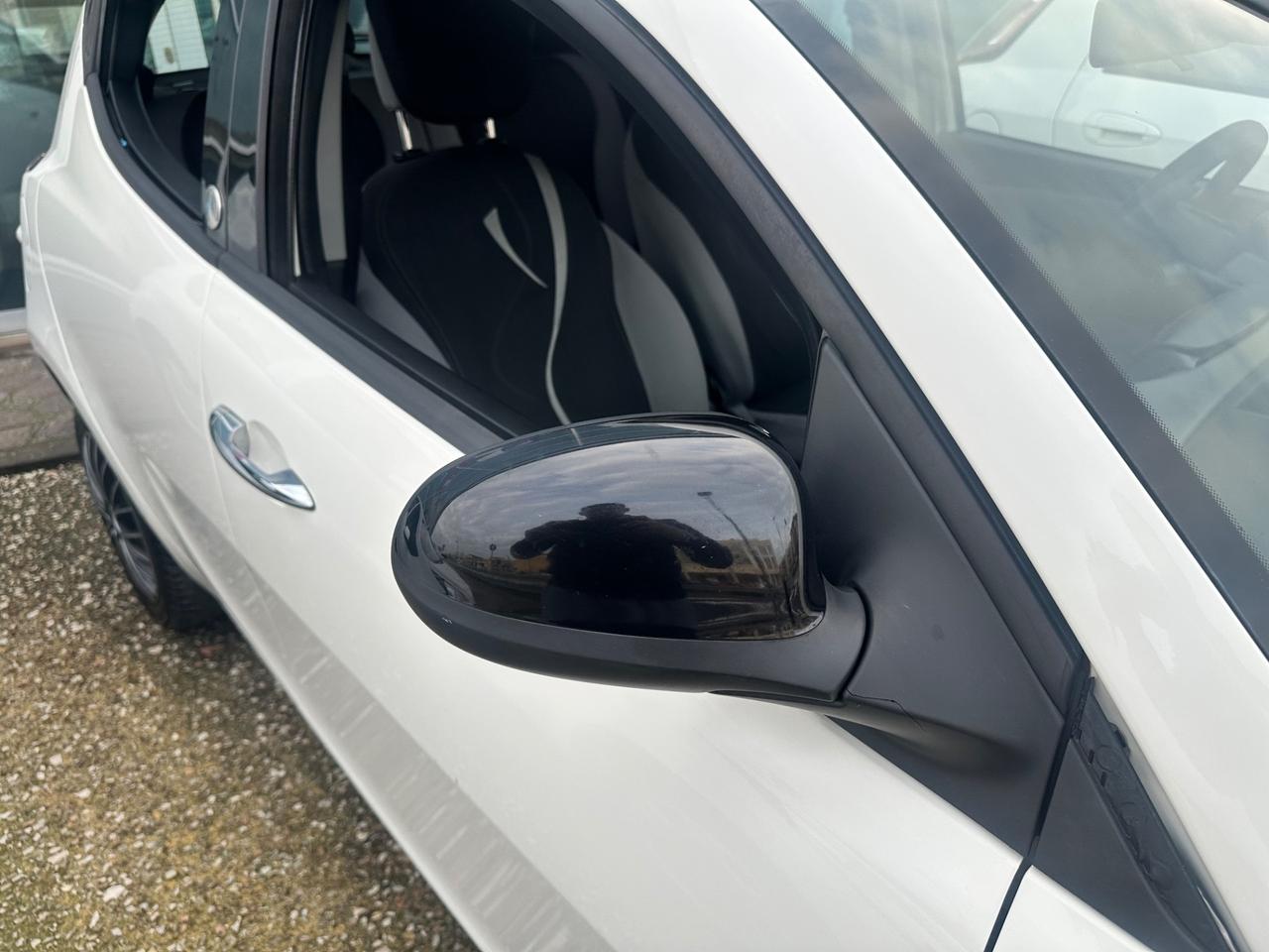 Lancia Ypsilon 0.9 TwinAir 85 CV 5 porte Metano Ecochic Gold