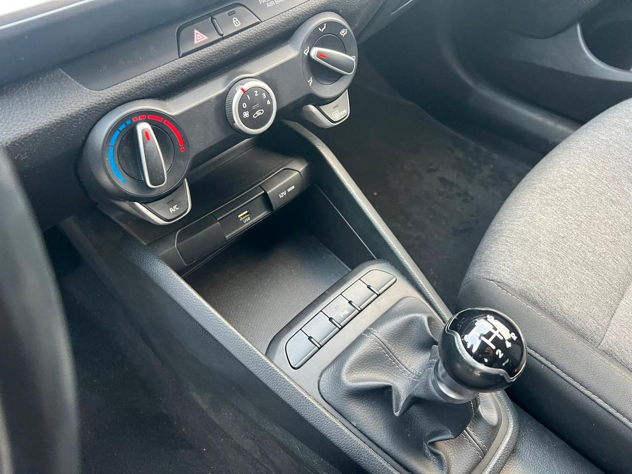 Kia Stonic 1.2 DPI Urban * 36.000 KM