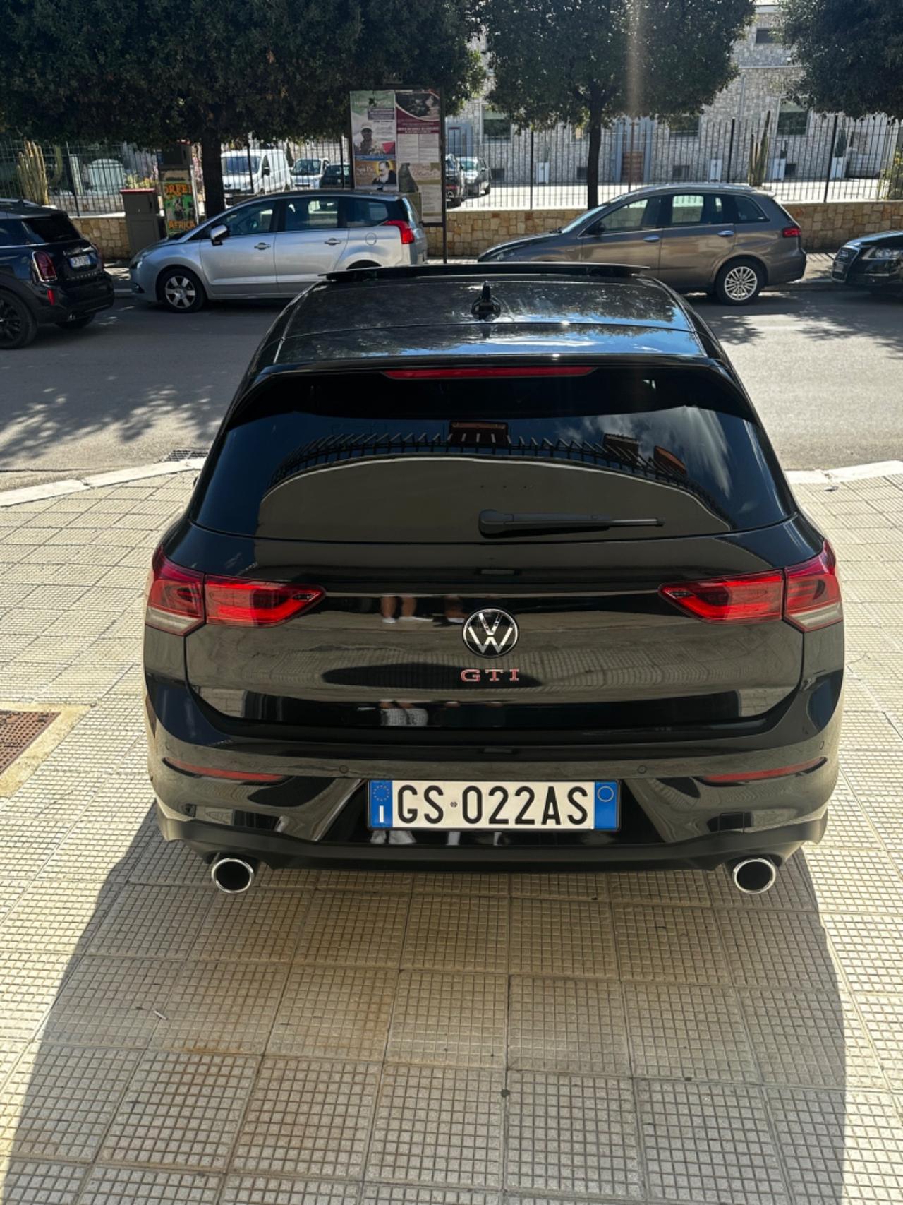 Golf 8 GTi 245cv Tetto apribile IQ-light Navi Radar