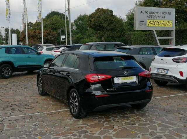 MERCEDES-BENZ A 200 d Automatic Business