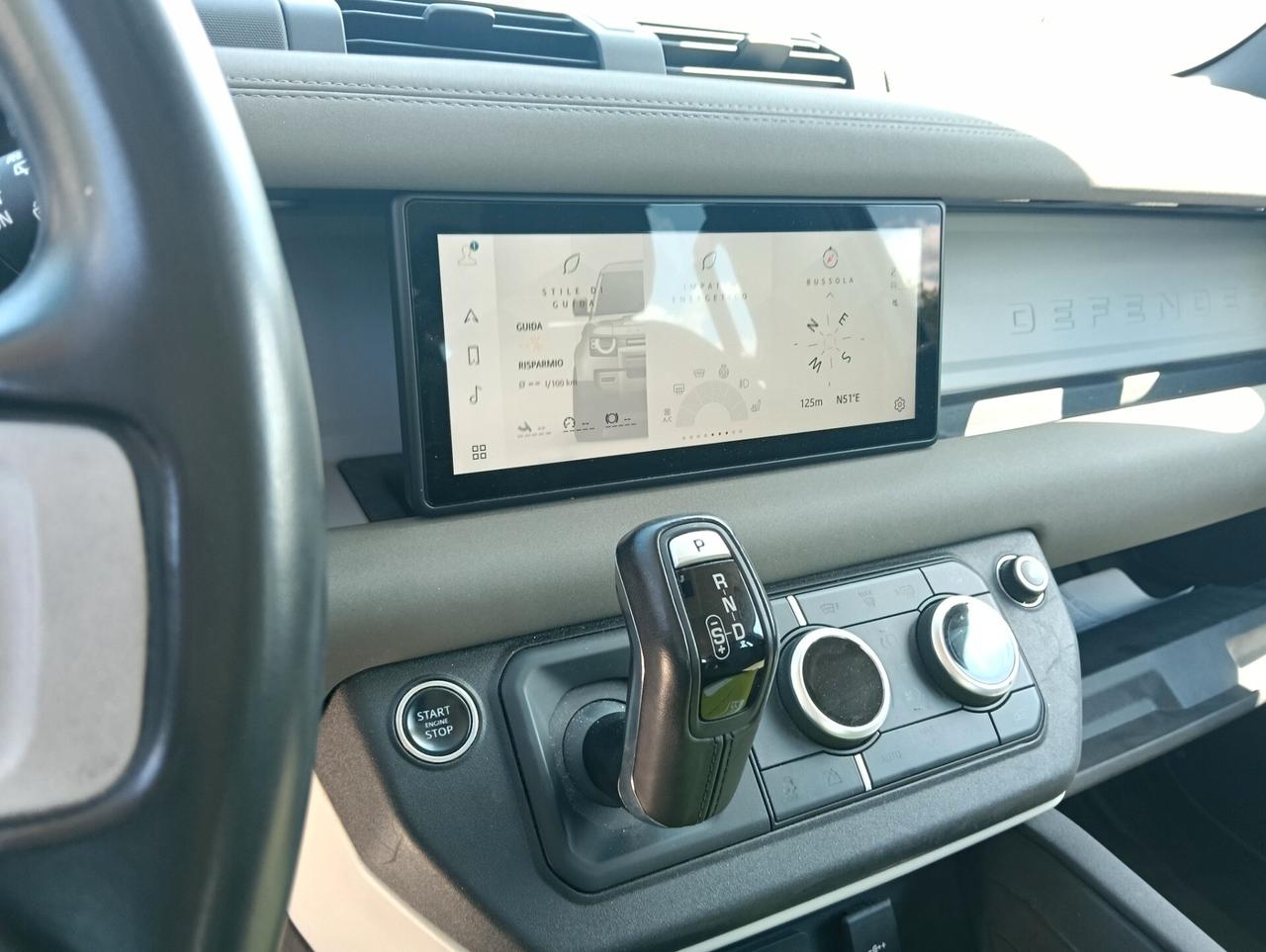 Land Rover Defender 110 3.0D I6 200 CV AWD Auto X-Dynamic SE